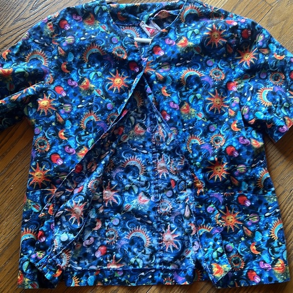 White Cross multi color button down scrub/smock szS/M - Picture 2 of 4